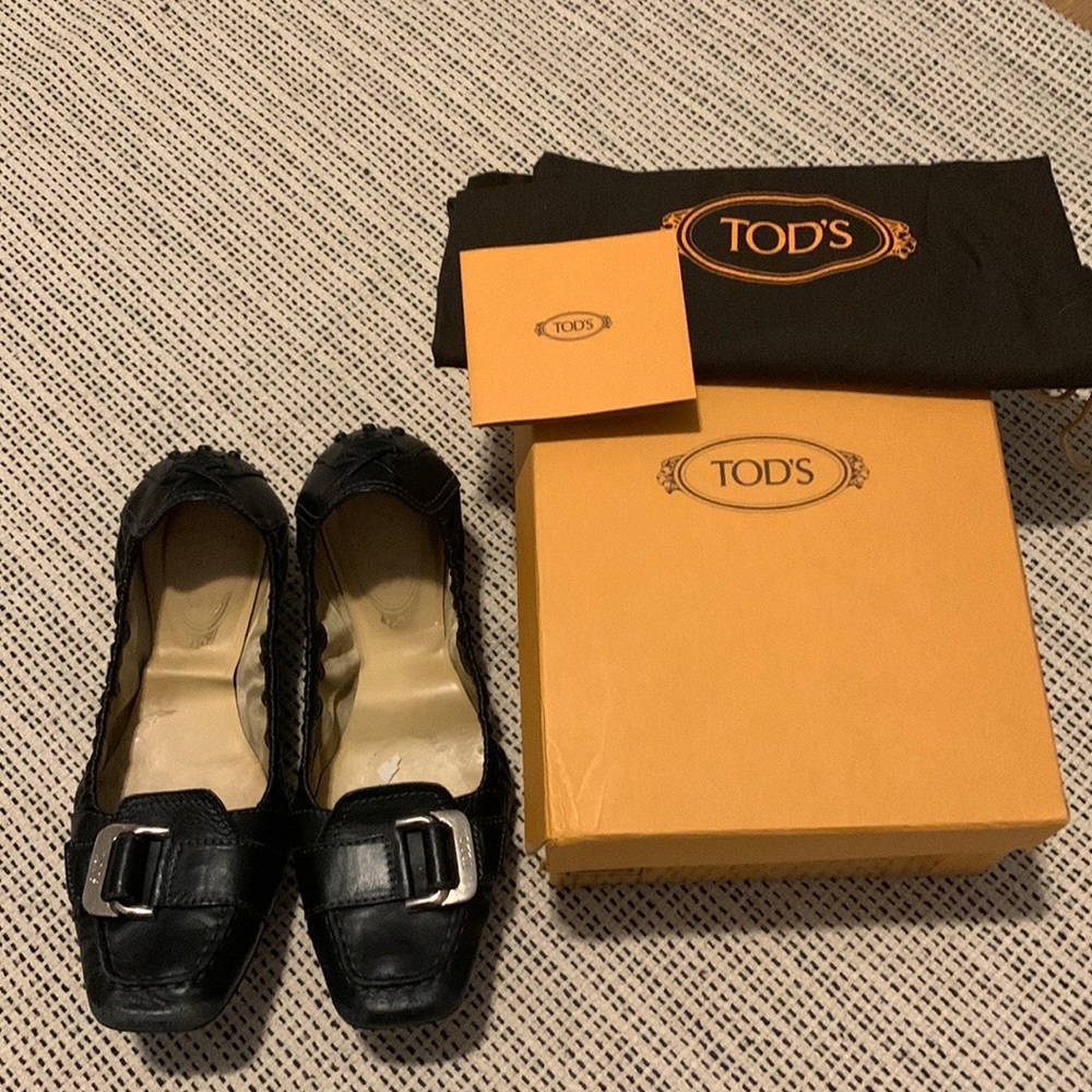 Tod’s black degas with buckle. Women size 8B